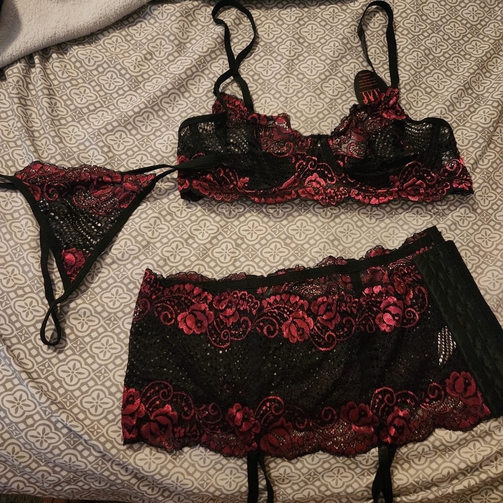 Avidlove 3 piece lingerie